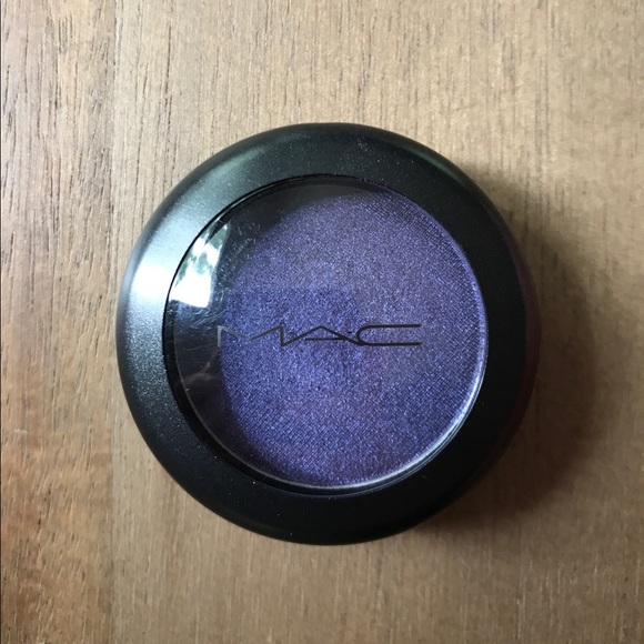 MAC Makeup - Picture 1 of 3